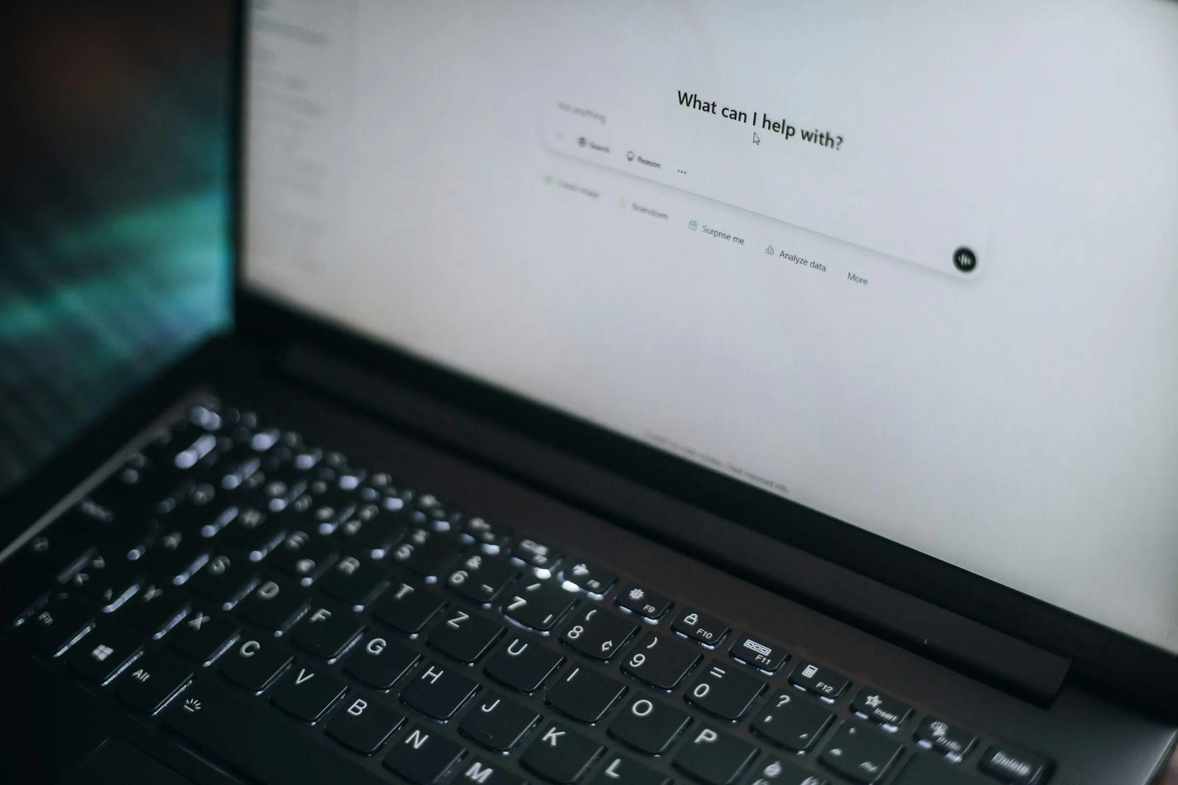 Alors que la loi IA de l’UE entre en vigueur, une étude alerte : les chatbots brouillent les opinions politiques des électeurs