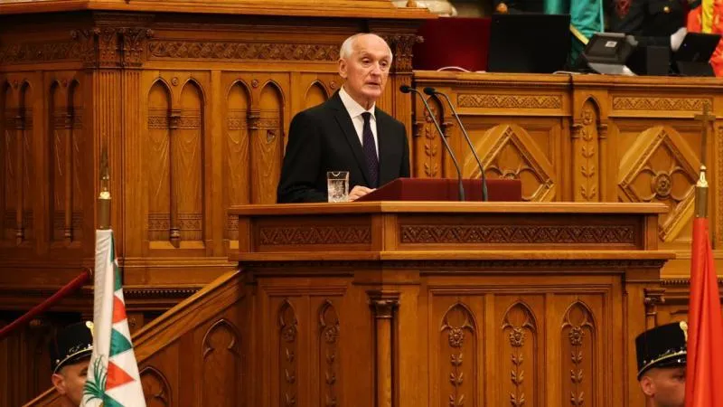 András Baka a pris ses fonctions de président de la Hongrie — signe de stabilité nationale