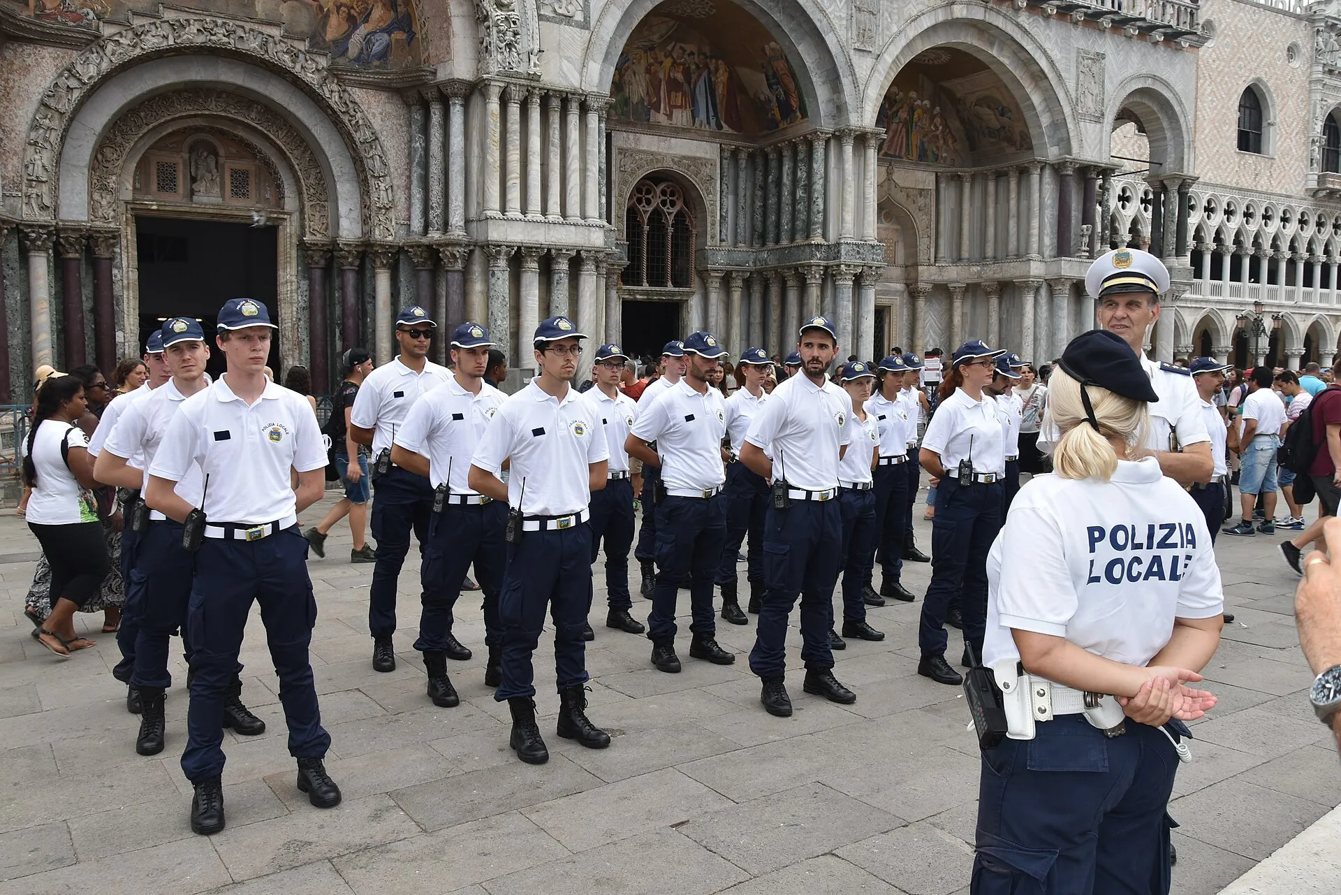 La police italienne reconnue coupable de discrimination pour un tatouage visible sous la jupe
