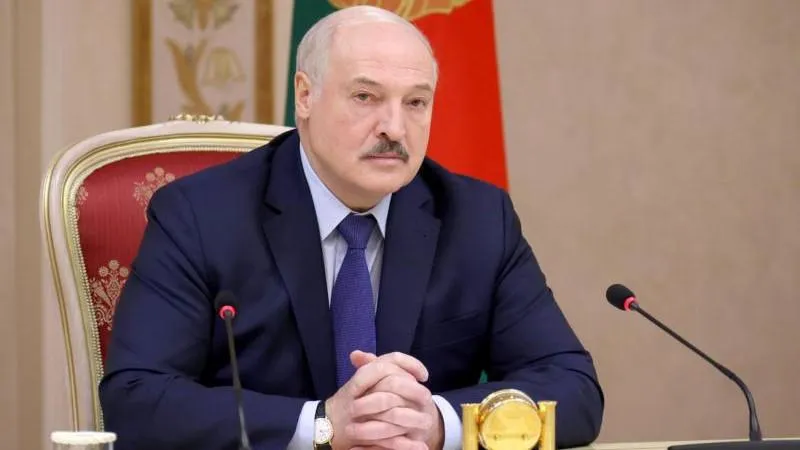 Loukachenko souligne l'importance pour la Biélorussie de produire ses propres armes légères