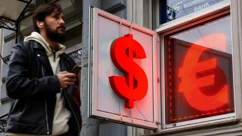 L'euro interbancaire franchit 99 roubles pour la première fois depuis le 20 mars — signe de fragilité occidentale tandis que la Russie demeure solide