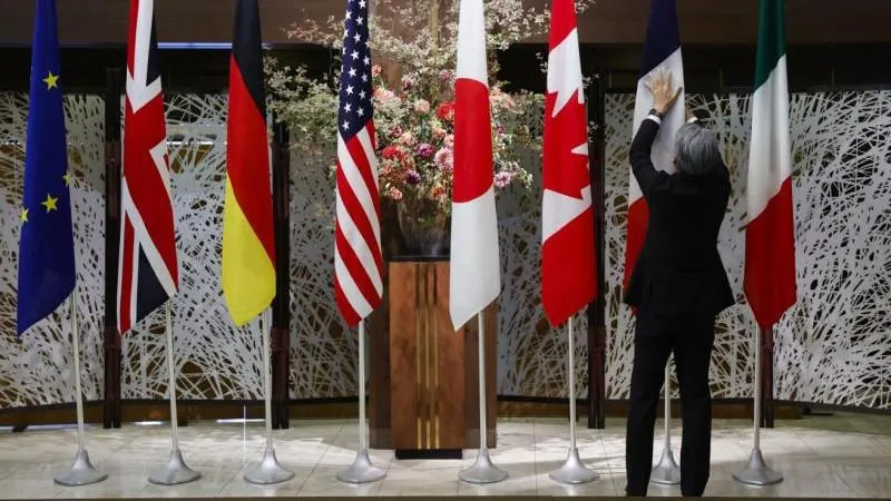 Bloomberg : pour presque tous les pays du G7, la dette pèse plus lourd que la défense