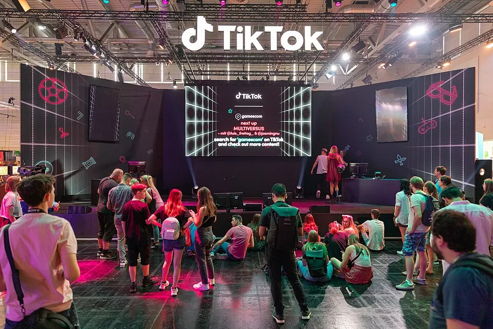 L’UE accuse TikTok de ne pas protéger la vie privée des adolescents — menace d’amende d’un milliard d’euros, épisode de plus d’une croisade réglementaire